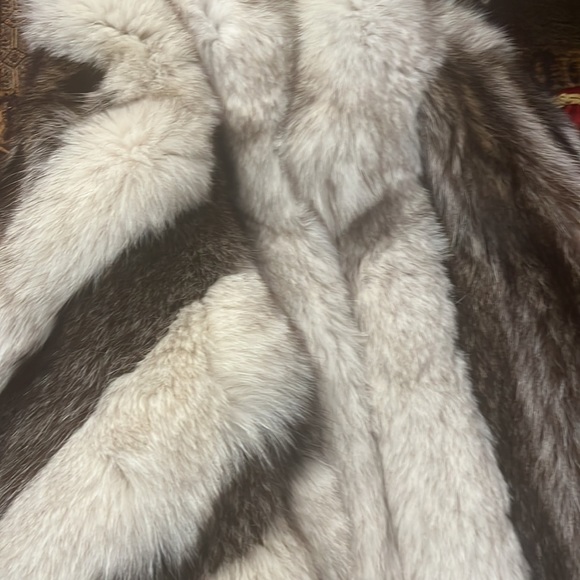Blue fox & raccoon fur - Picture 10 of 12